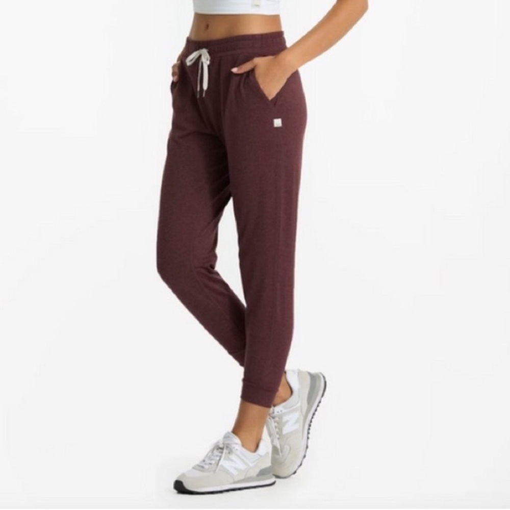 Vuori Performance Jogger burgundy small
